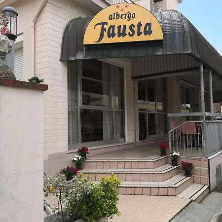 Fausta Отель 3*