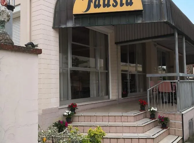 Fausta Hotel 3*